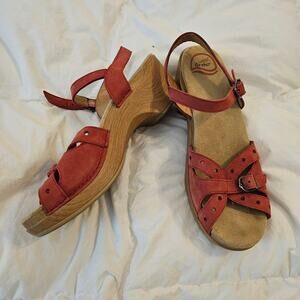 Dansko Red Coral Leather Wedge Sandals Ankle Strap Women’s EU 41 Comfort